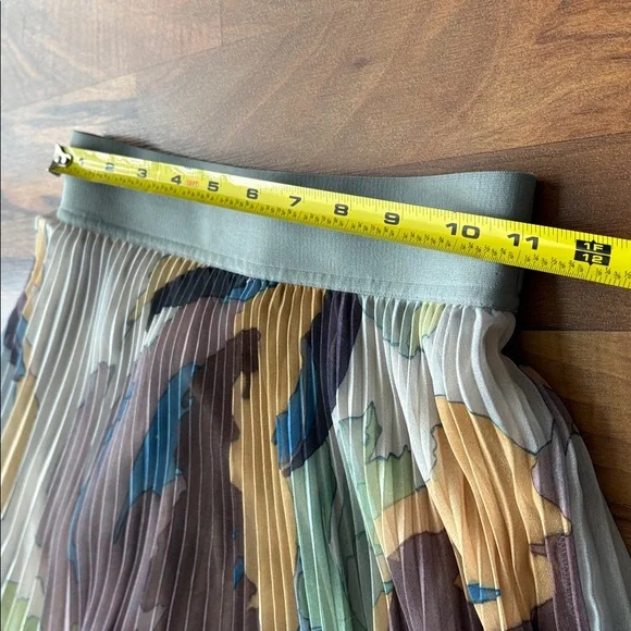 Wilfred pleated skirt from Aritzia, featuring a watercolor-style iris print - Picture 11 of 12